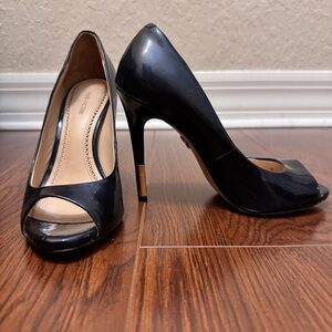 Navy Blue POUR LA VICTOIRE “Sable” Patent Leather Peep Toe Pumps 4.5” Size 7